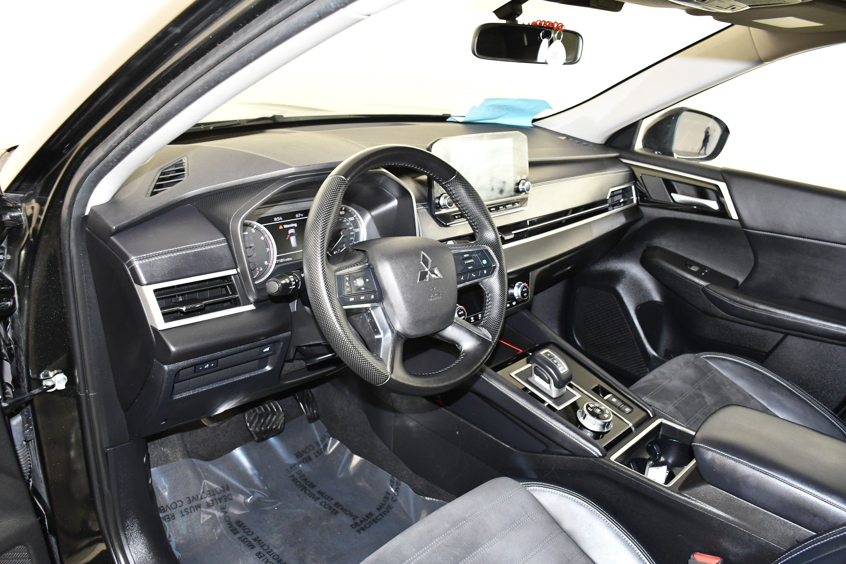 Used 2023 Mitsubishi Outlander SE AWD/4WD image 37