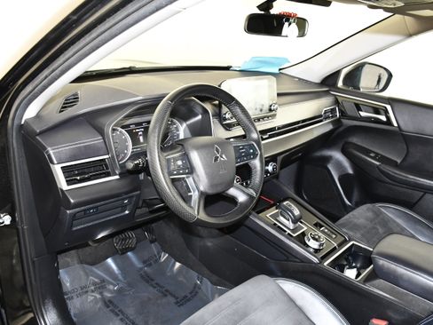 Used 2023 Mitsubishi Outlander SE AWD/4WD image 37