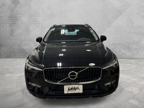 Used 2023 Volvo XC60 B5 Core w/ Climate Package AWD/4WD image 3