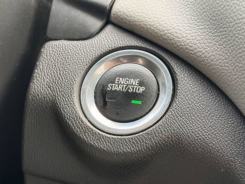 Used 2022 Chevrolet Equinox LS w/ LS Convenience Package FWD image 24