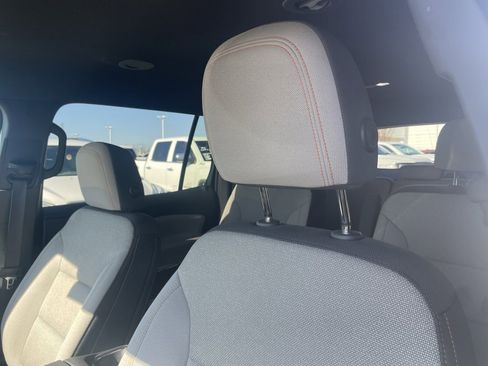 Used 2025 Chevrolet Traverse LT image 22