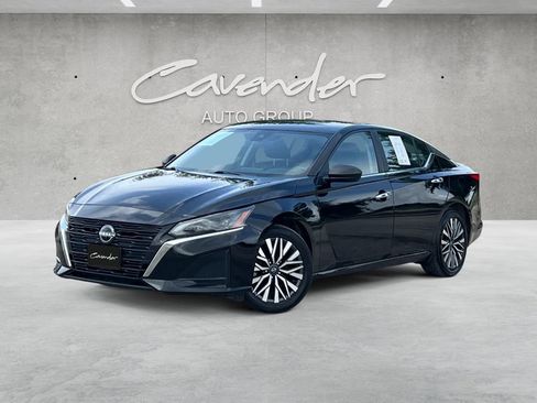 Used 2024 Nissan Altima 2.5 SV FWD image 1