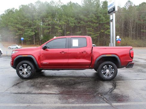 Used 2025 GMC Canyon AT4 image 9