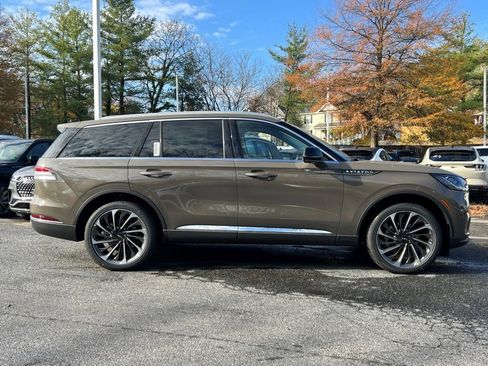 New 2026 Lincoln Aviator Reserve w/ Luxury Package image 3