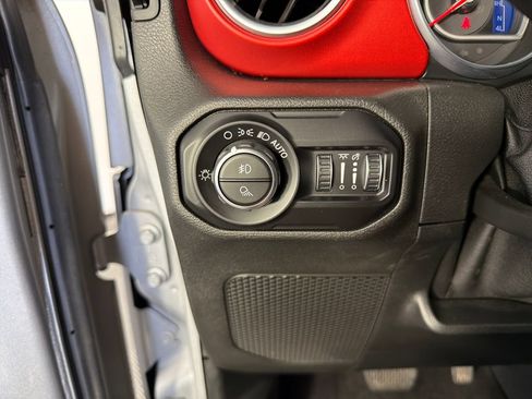 Used 2020 Jeep Gladiator Rubicon AWD/4WD image 15