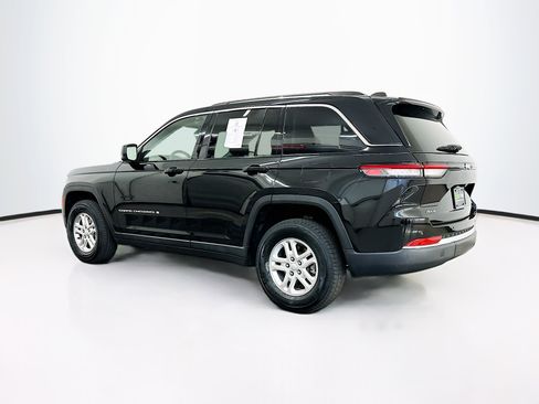 Used 2023 Jeep Grand Cherokee Laredo AWD/4WD image 5