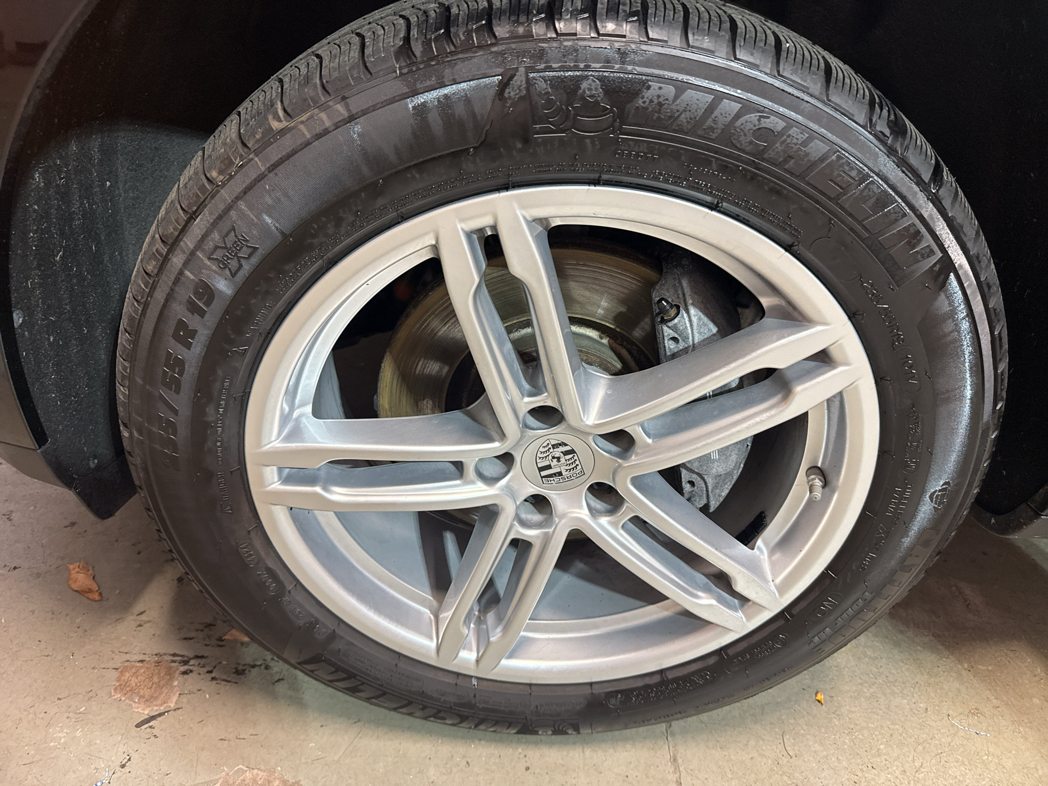 Used 2018 Porsche Macan AWD/4WD image 40