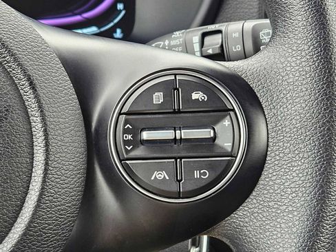 Used 2025 Kia Soul LX w/ LX Technology Package image 22
