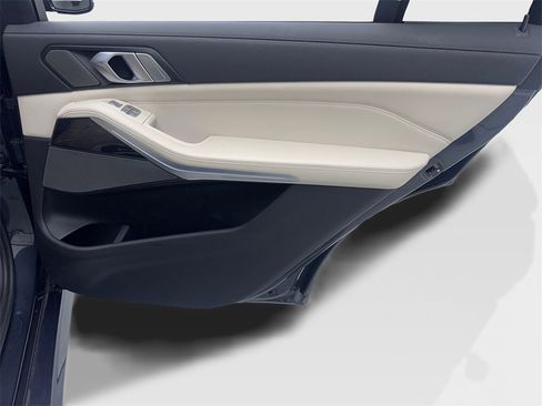 Used 2022 BMW X7 xDrive40i w/ M Sport Package image 47