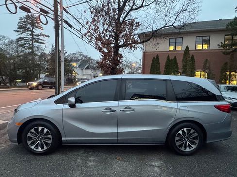Used 2023 Honda Odyssey EX-L image 3