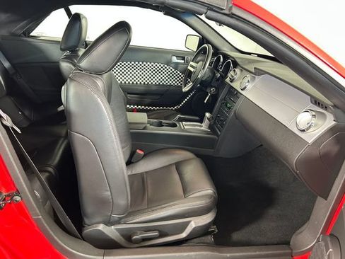 Used 2007 Ford Mustang Convertible RWD image 27