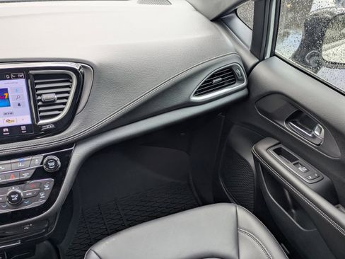 New 2026 Chrysler Pacifica Select image 19