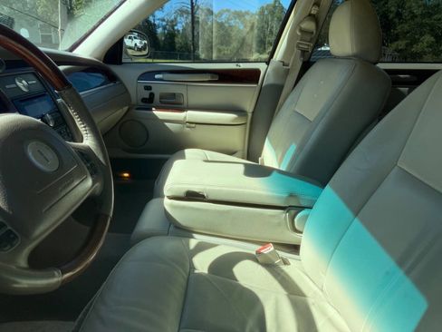 Used 2003 Lincoln Town Car Cartier image 7