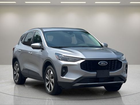 Certified 2024 Ford Escape Platinum AWD/4WD image 1