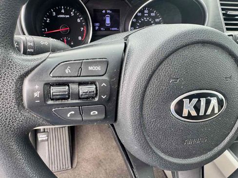 Used 2019 Kia Sedona L FWD image 40
