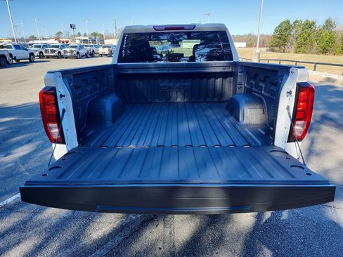 New 2026 GMC Sierra 1500 SLE image 9