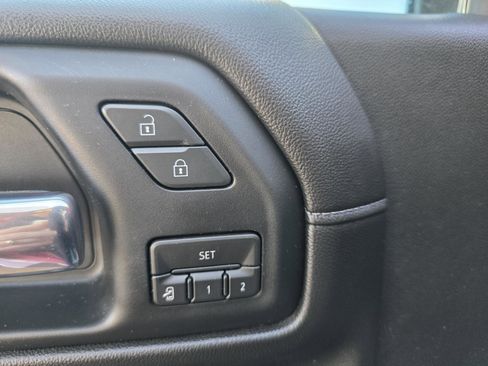 Used 2019 Chevrolet Silverado 1500 High Country w/ Technology Package image 18