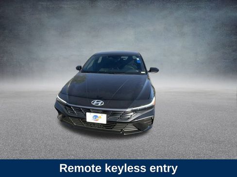 Used 2025 Hyundai Elantra SEL image 7