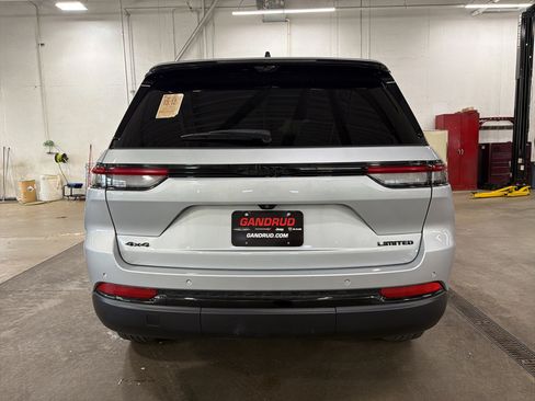 Used 2024 Jeep Grand Cherokee Limited w/ Luxury Tech Group II AWD/4WD image 5