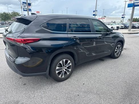 Used 2023 Toyota Highlander XLE FWD image 5