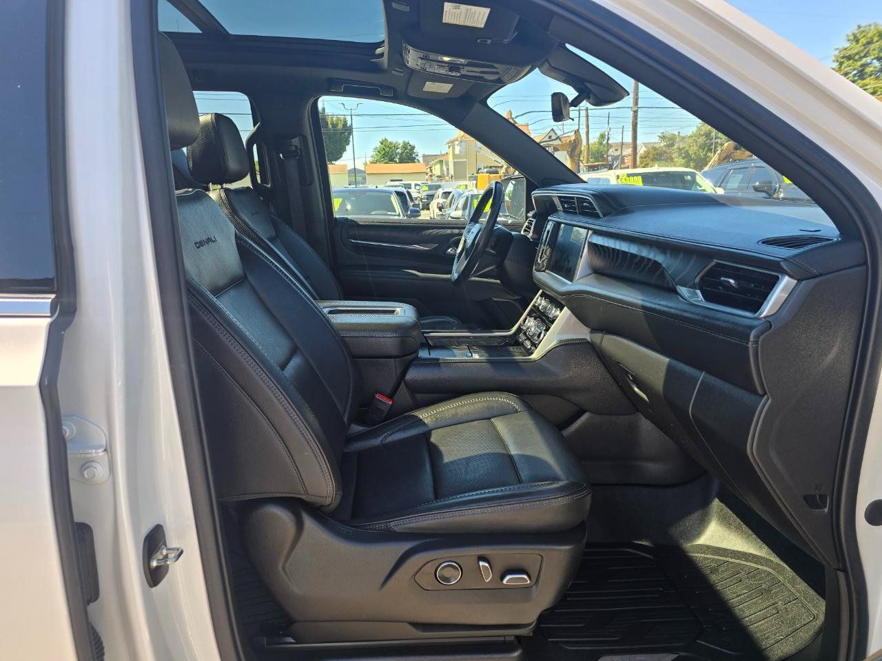 Used 2021 GMC Yukon Denali w/ Denali Premium Package AWD/4WD image 20