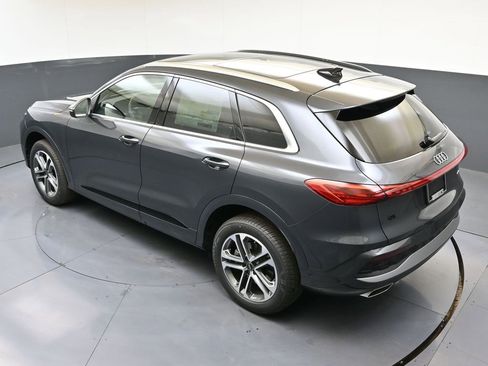 Used 2025 Audi Q5 Premium w/ Convenience Package image 43