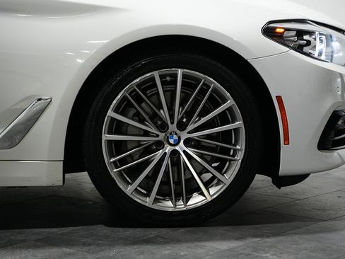 Used 2018 BMW 530i w/ Premium Package image 4