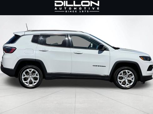 Used 2024 Jeep Compass Latitude AWD/4WD image 3