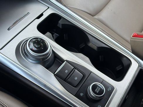 Used 2024 Ford Explorer XLT w/ Equipment Group 202A image 22