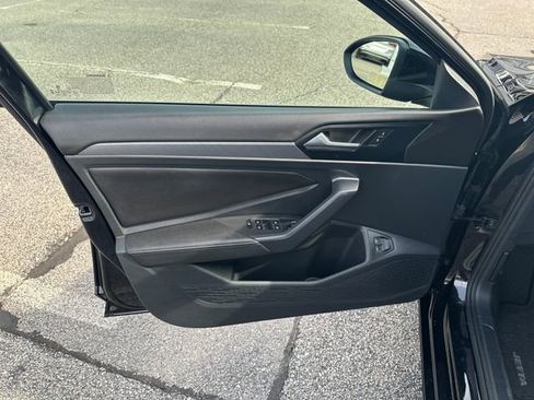 Certified 2024 Volkswagen Jetta SE w/ Panoramic Sunroof Package FWD image 11