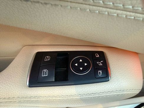 Used 2014 Mercedes-Benz SL 550 image 38