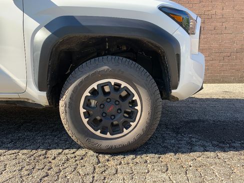 Used 2026 Toyota Tacoma TRD Off-Road AWD/4WD image 10