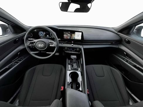 New 2025 Hyundai Elantra SEL FWD image 13