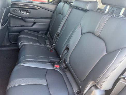 Used 2025 Honda Pilot Touring image 29