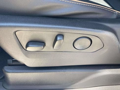 Used 2023 GMC Yukon AT4 w/ AT4 Premium Package AWD/4WD image 16