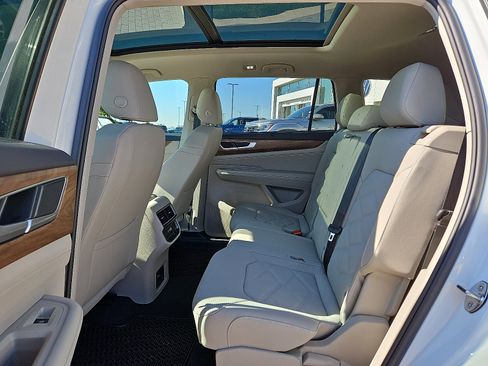 New 2026 Volkswagen Atlas SE image 11