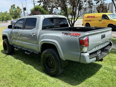 Used 2020 Toyota Tacoma TRD Sport w/ Technology Package AWD/4WD image 9
