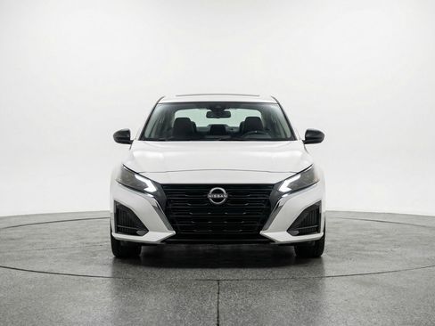 Used 2025 Nissan Altima 2.5 SV image 2