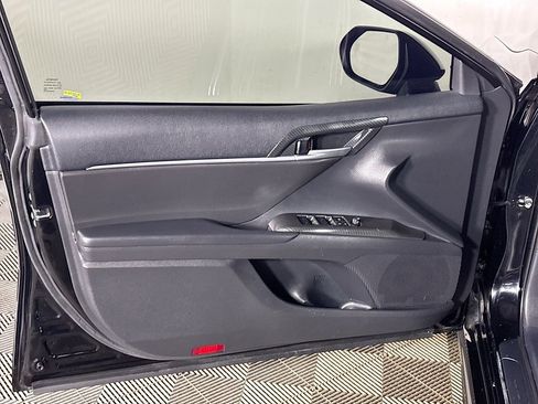 Used 2023 Toyota Camry SE image 10