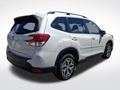 Used 2021 Subaru Forester Premium AWD/4WD image 6