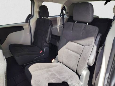 Used 2018 Dodge Grand Caravan SE w/ UConnect Hands-Free Group FWD image 15