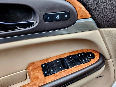 Used 2009 Buick Enclave CXL w/ Entertainment Package #4 image 22