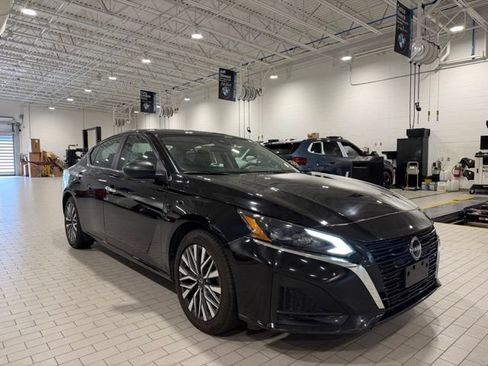 Used 2024 Nissan Altima 2.5 SV FWD image 4
