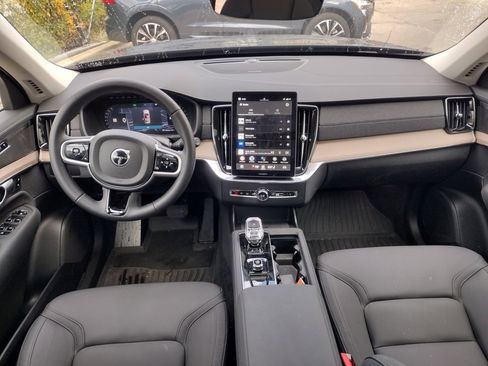 New 2026 Volvo XC90 B6 Plus w/ Protection Package Premier image 18