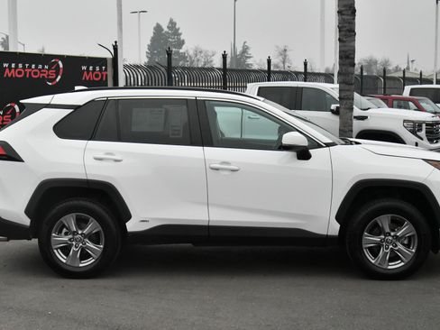 Used 2023 Toyota RAV4 LE image 9