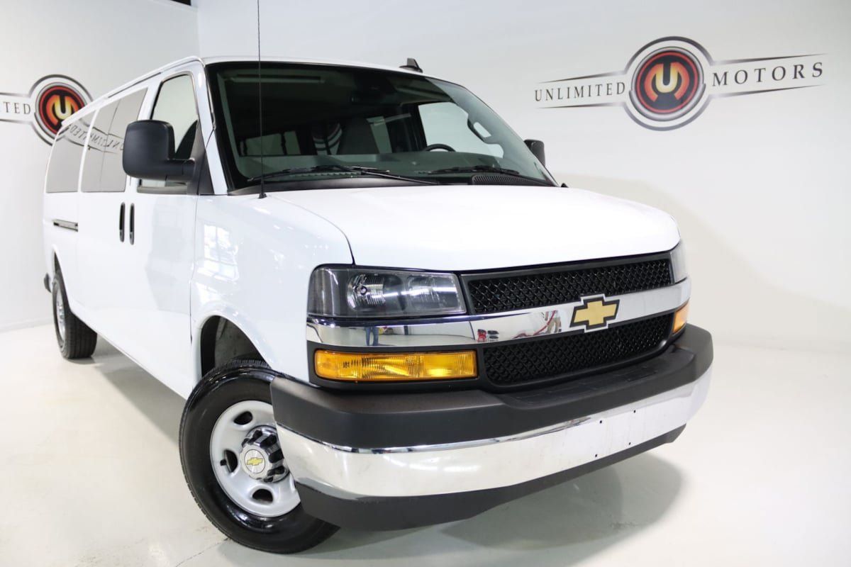 Used 2025 Chevrolet Express 3500 LT w/ LT Preferred Equipment Group RWD image 10