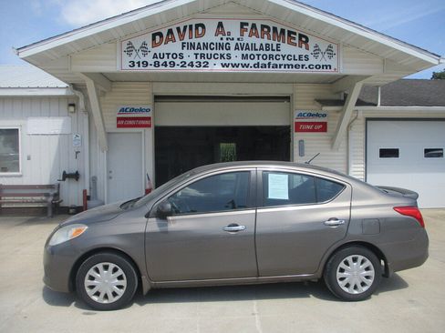 Used 2013 Nissan Versa SV w/ Convenience Pkg FWD image 12