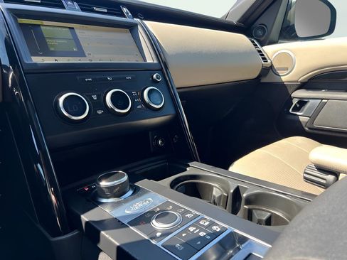 Used 2018 Land Rover Discovery SE image 63