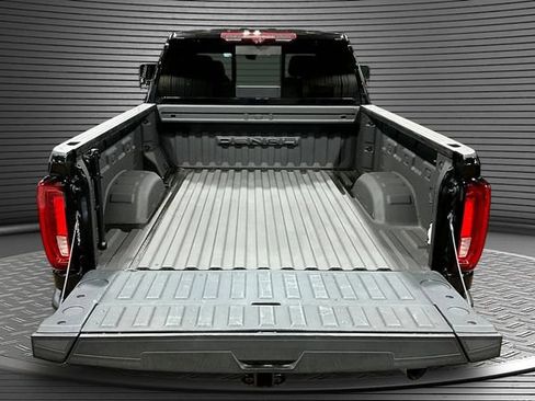 Used 2022 GMC Sierra 2500 Denali w/ Denali Black Diamond Edition AWD/4WD image 7