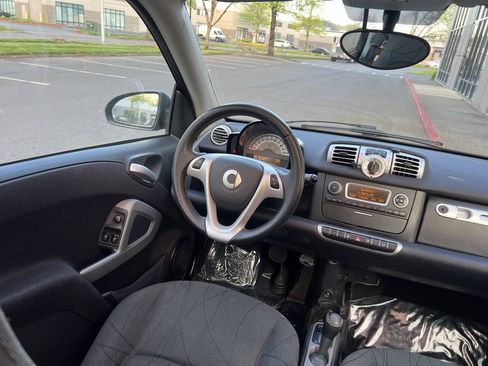 Used 2014 smart fortwo passion RWD image 12